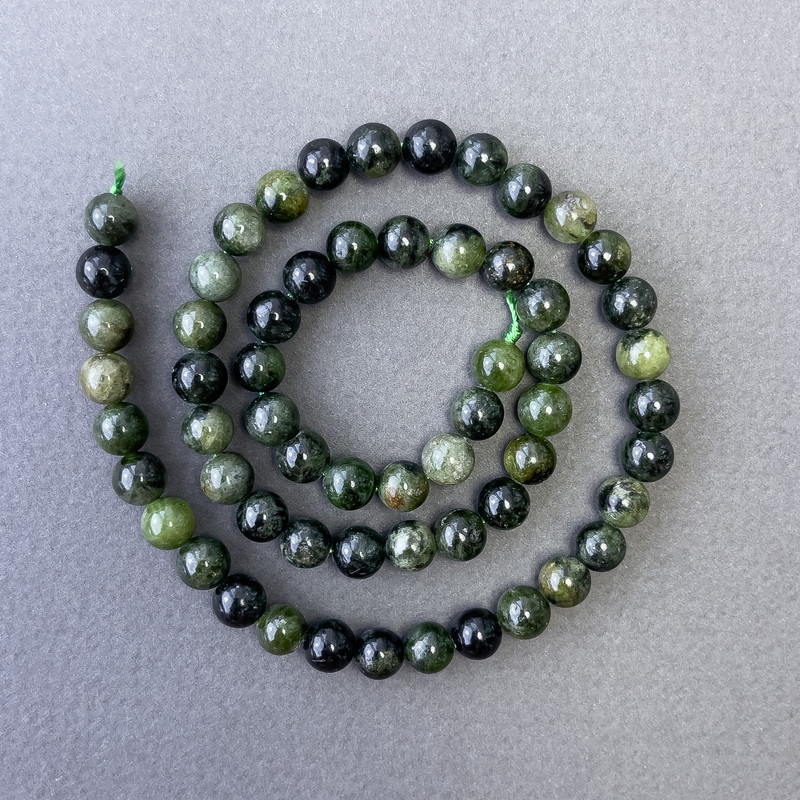 Mărgele de diopsid natural, diametrul 6,5 mm, lungime 39 cm