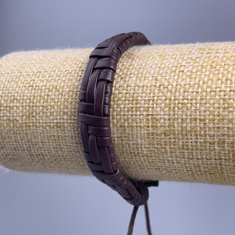 Brățară din piele ecologică maro, reglabilă, lungime 18–25 cm, grosime 12 mm