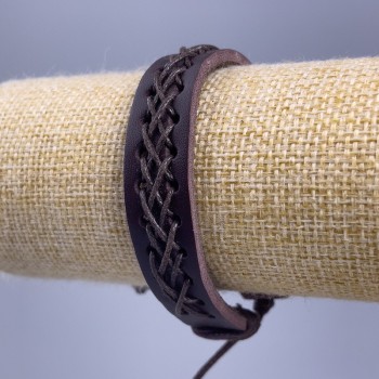 Brățară, lungime 18-25 cm, grosime 14 mm, piele ecologică maro, cu închidere reglabilă