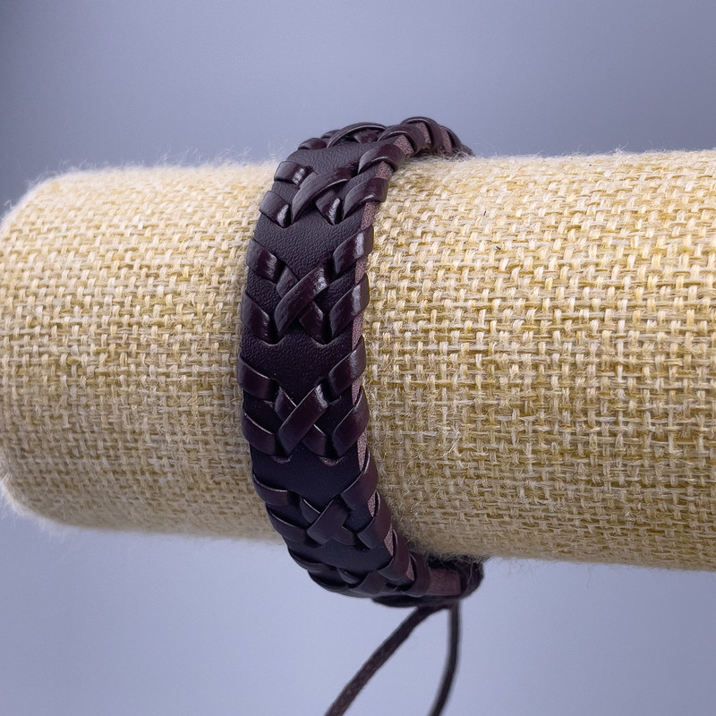 Brățară, lungime 18–25 cm, grosime 15 mm, piele ecologică, culoare maro, cu închidere reglabilă