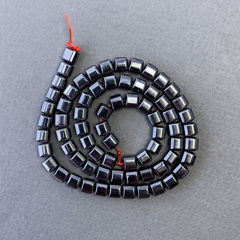 Mărgele din hematit cubice pe șnur, dimensiuni 5×6 mm, lungime 40 cm