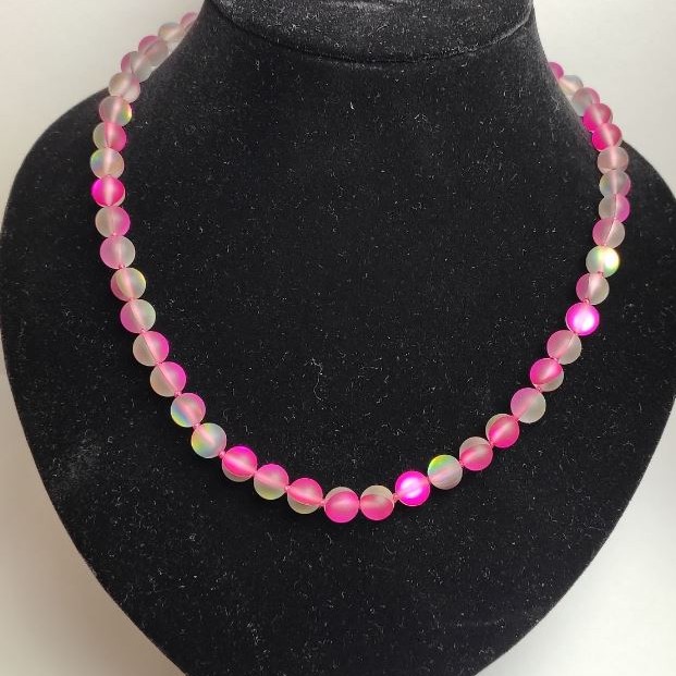 Colier din sticlă opal în nuanță zmeură mată, bile netede, diametru 8 mm (+/-), lungime 49 cm (+)