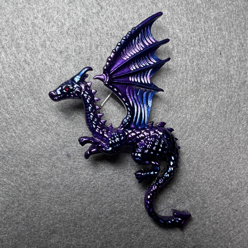 Broșă Dragon, email mov mat și albastru, metal argintiu, 42×66 mm