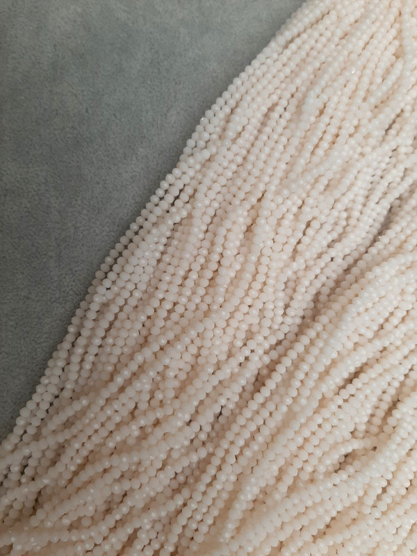 Mărgele crem din cristal ceh, facetate, rondel, diametru 3x2,5 mm, lungime 40 mm, pe fir