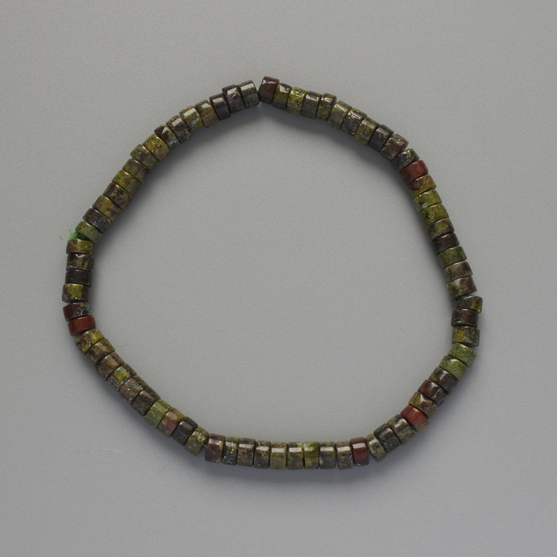 Brățară din jasper „Sângele Dragonului” – piatră naturală, discuri, diametrul 4,5×2,5 mm, lungime 18 cm ± (elastic)