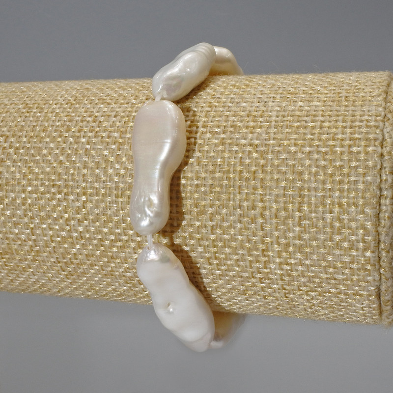 Brățară din perle baroce cu nuanță «benzină», diametrul 10x26 mm +/-, lungimea 18 cm +/- (pe elastic)