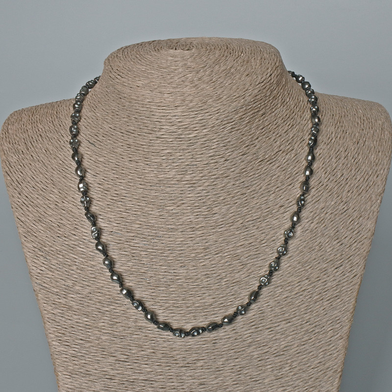 Colier din hematit cu craniu, diametrul 5×6×5 mm, lungime 46 cm