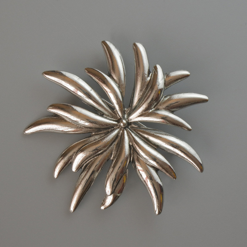 Broșă-pandantiv Floare Crizantemă, metal argintiu, 60×60 mm