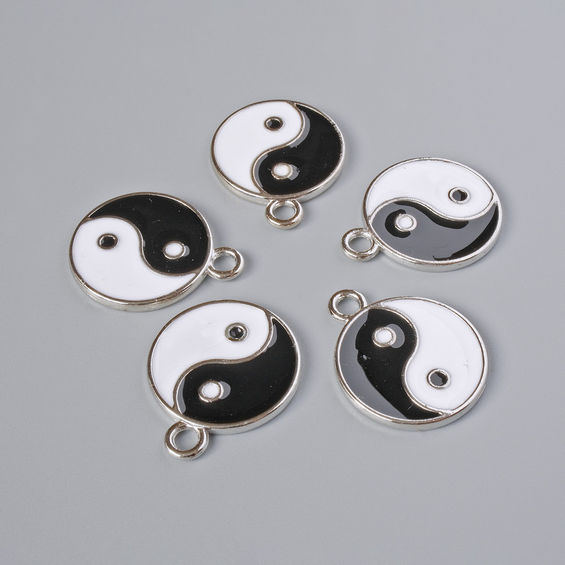 Pandantiv Yin Yang, diametrul 18 mm, lungimea 22 mm, gaură de 2,5 mm, set de 5 bucăți ±, culoare argintie a metalului