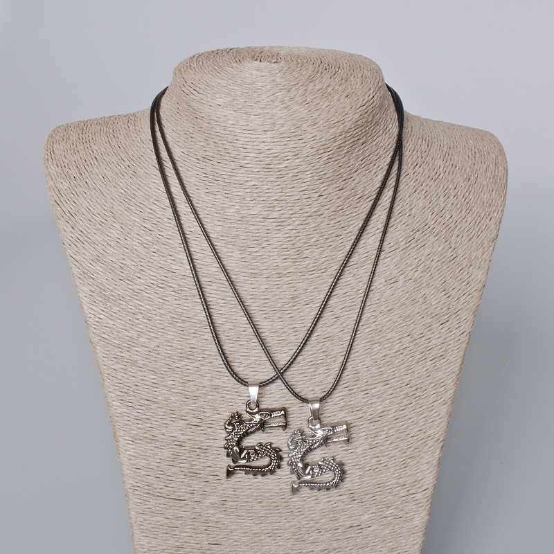 Pandantive pereche „Dragon” email negru și metal argintiu 33x26 mm, lungime 45-50 cm