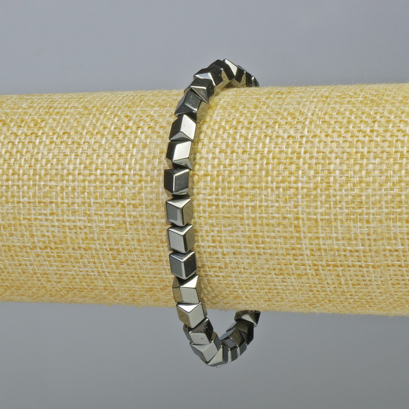 Brățară din hematit hexagonal, model zigzag, culoare neagră, diametru 6x6 mm, lungime 18 cm, elastică