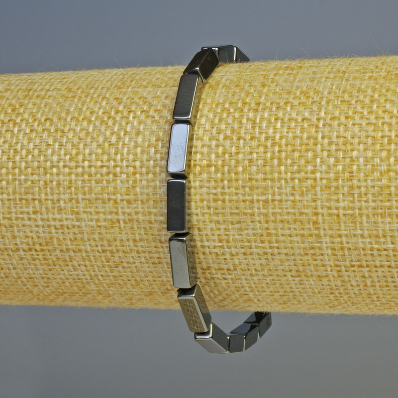 Brățară din hematit dreptunghiulară, culoare neagră, diametru 10x4 mm, lungime 18 cm, elastică