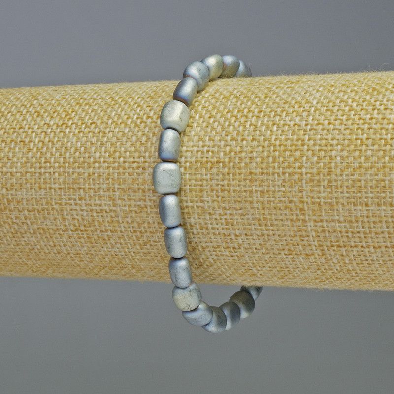 Brățară din hematit, ovală, culoare albastru mat cu efect hameleon, diametru aproximativ 7x7 mm, lungime 18 cm, bază elastică