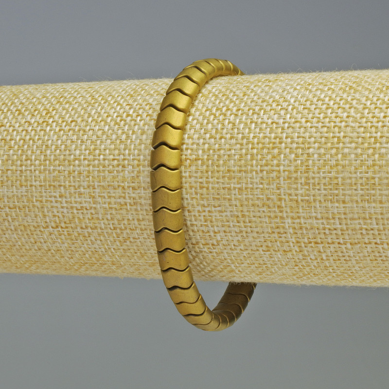 Brățară din hematit în formă de șarpe, model zig-zag, culoare aur mat, diametrul 7x5x5 mm, lungimea 18 cm, elastic