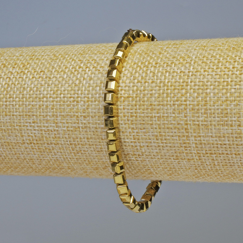 Brățară din hematit cu cuburi, culoare aur închis, diametru 4×4 mm, lungime 18 cm, elastică