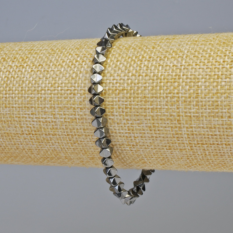 Brățară din hematit în formă de stele, culoare neagră, diametru 4×4 mm, lungime 18 cm, extensibilă