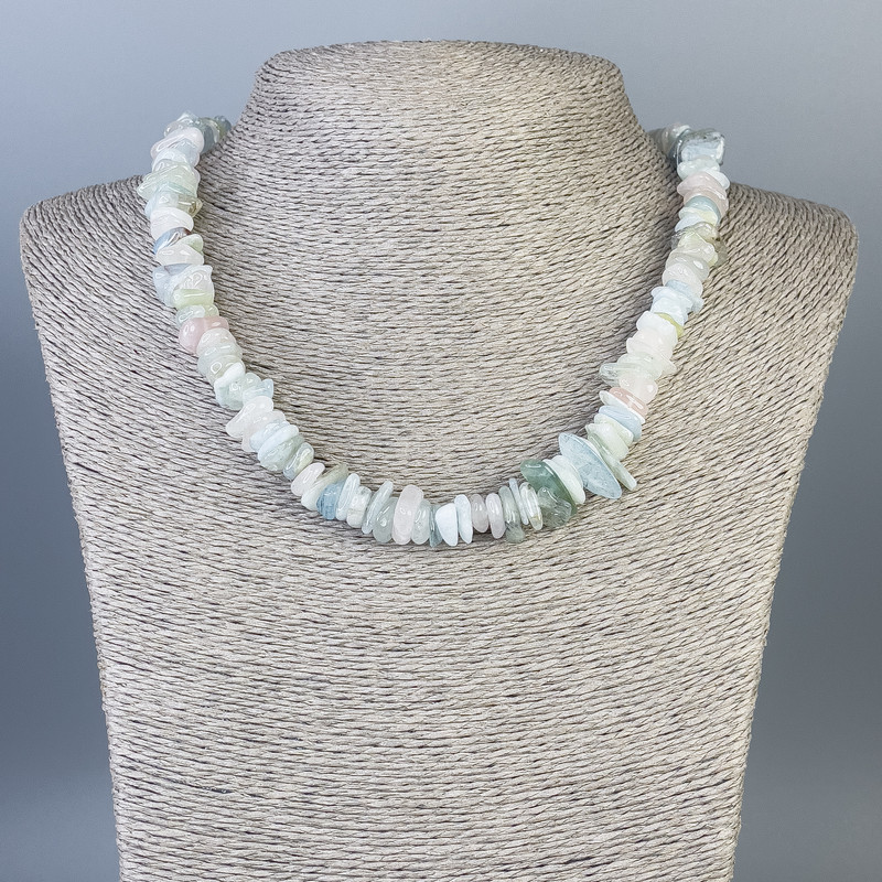 Colier din morganit mărunțit, diametrul 12x1 mm+-, diametrul 9x4 mm+-, lungime 48 cm+