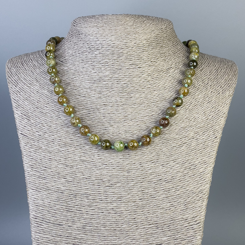 Colier din groșular (grenat verde) cu mărgele netede de 8 mm, lungime 50 cm