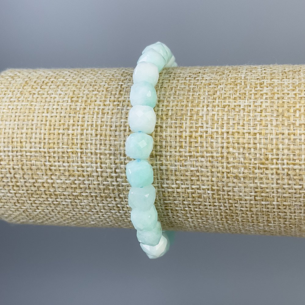 Браслет Ангеліт гранований кубик, діаметр 7х7мм+-, довжина 18см+- стрейч