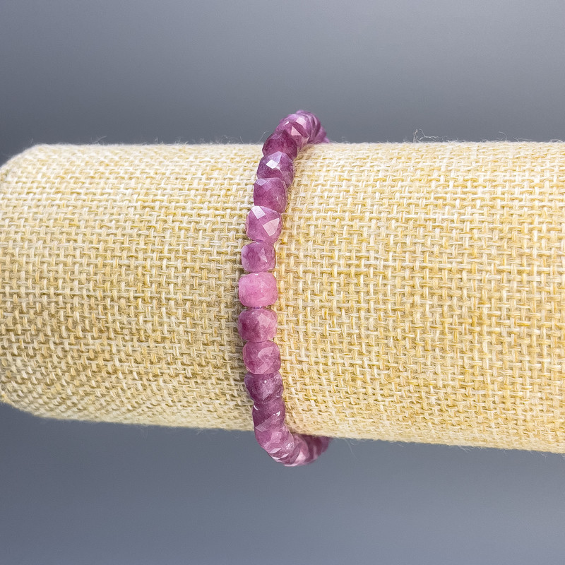 Brățară cu turmalin tăiat cub, diametru 5 mm, lungime 18 cm, elastică