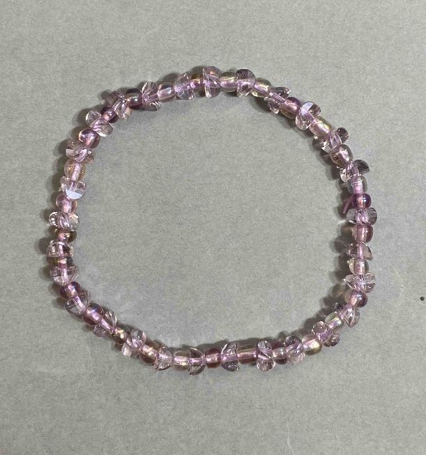 Brățară cu cristale în stil Swarovski, mărgele mov lucioase și mărgele tăiate, lungime 18 cm, extensibilă