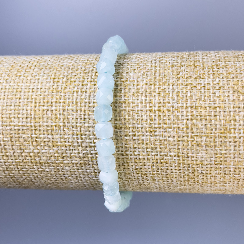 Brățară din angelit, cuburi tăiate 5×5 mm, lungime 18 cm, bază elastică