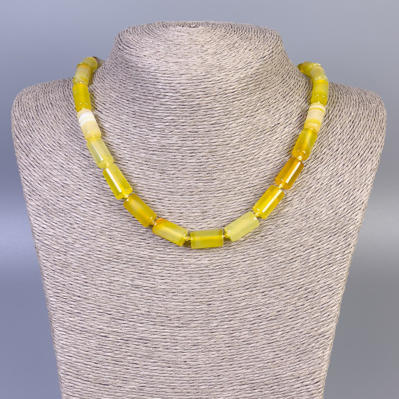 Colier din agat, mărgele cilindrice netede, diametrul 15×8 mm, lungime aproximativă 45 cm, cu închizător
