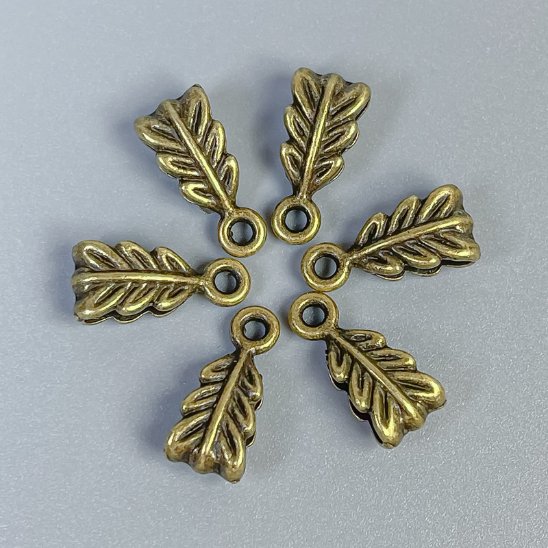 Furnitură bail, culoare bronz, dimensiuni 14x7x5 mm ±, găuri cu diametrul de 2,5 mm ±, diametru 1,8 mm ±, ambalare 22 buc.