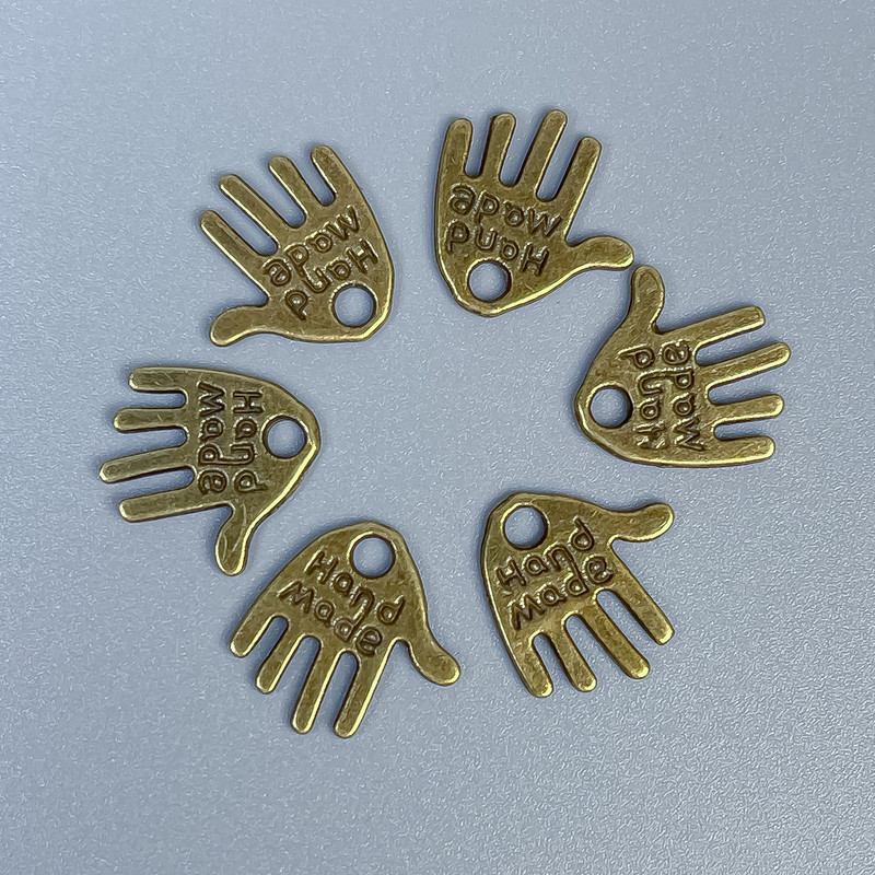 Pandantiv palmă handmade, culoare bronz metalic, dimensiuni 12x11x1 mm, gaură 1,5 mm, ambalaj 20 g (~50 buc.)