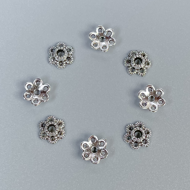 Capace pentru mărgele de culoare argintie, diametru 6x0,8 mm, gaură 1,5 mm, ambalare 20 g (~195 buc.)