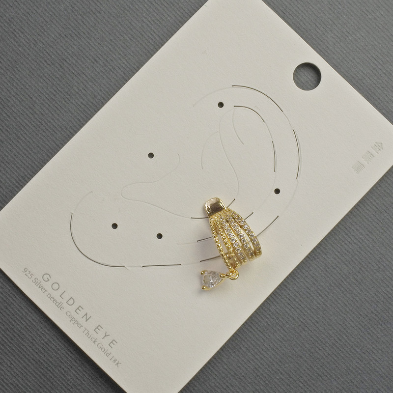 Cercei cafenii pe știft, metal auriu, 10x14 mm ±, cu cristale albe