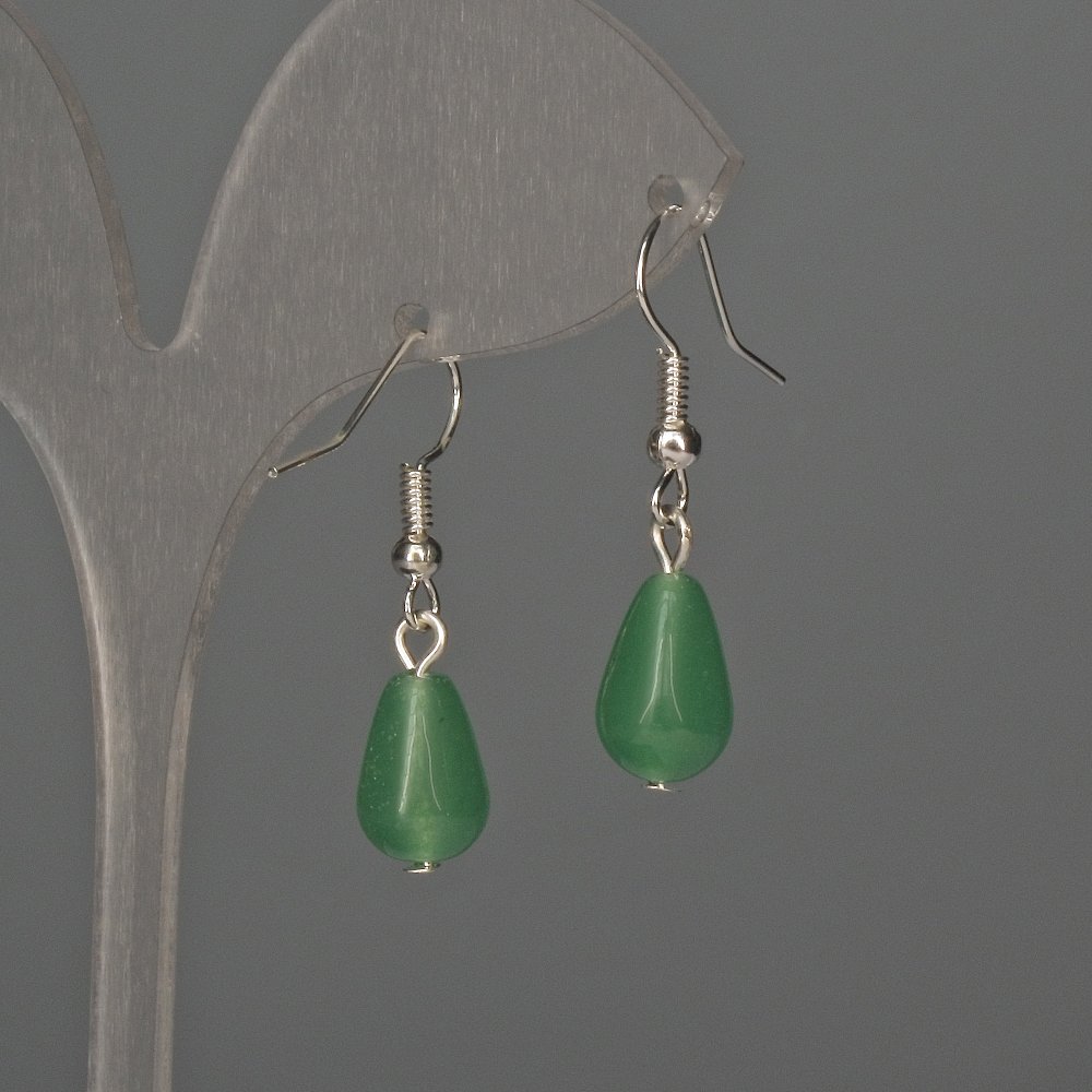 Cercei din nefrit în formă de lacrimă 8×12 mm, lungime aproximativă 32 mm
