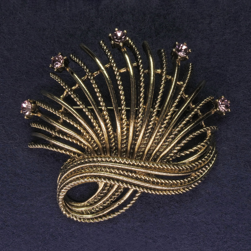 Broșă Accent cu cristale roz, metal auriu 67×63 mm+