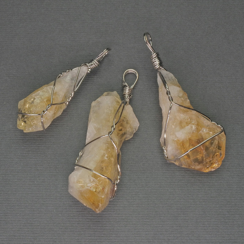 Pandantiv citrin brut în împletire, 60x40x18 mm ± mărimi asortate