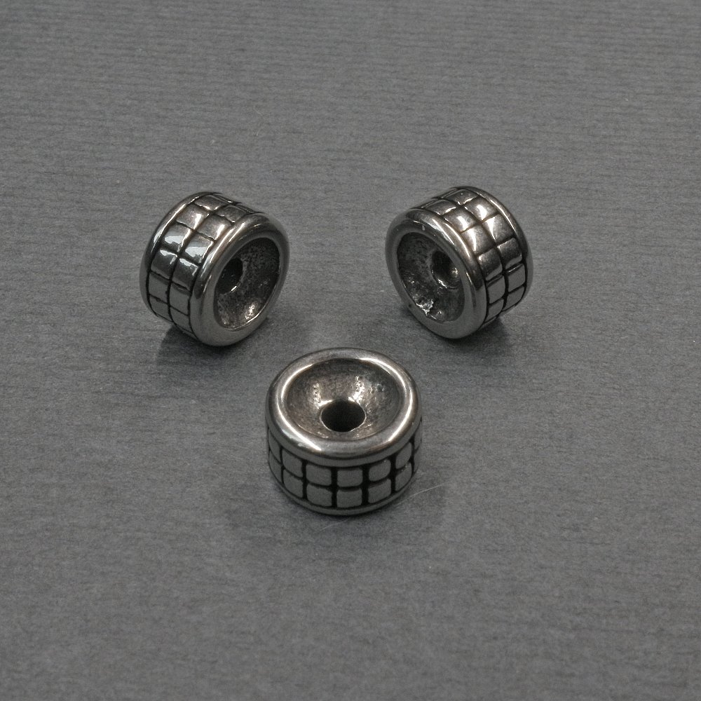 Furnitură mărgea-inserație, culoare metalică argintie, diametrul 8×5 mm, gaură de aproximativ 2 mm, diametrul acesteia 2 mm