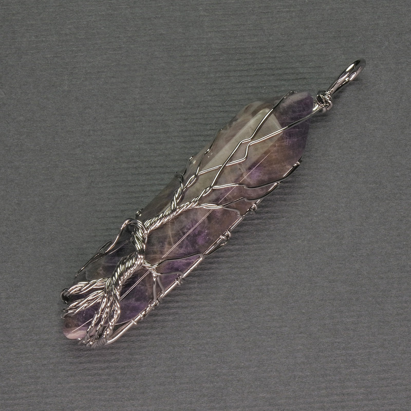 Pandantiv cu ametist, cristal hexagonal, 12x50x57 mm, în înfășurare argintie