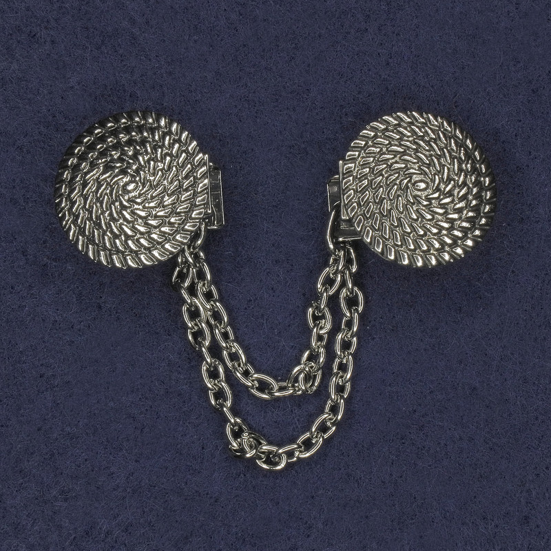 Broșă argintie pentru cardiganuri