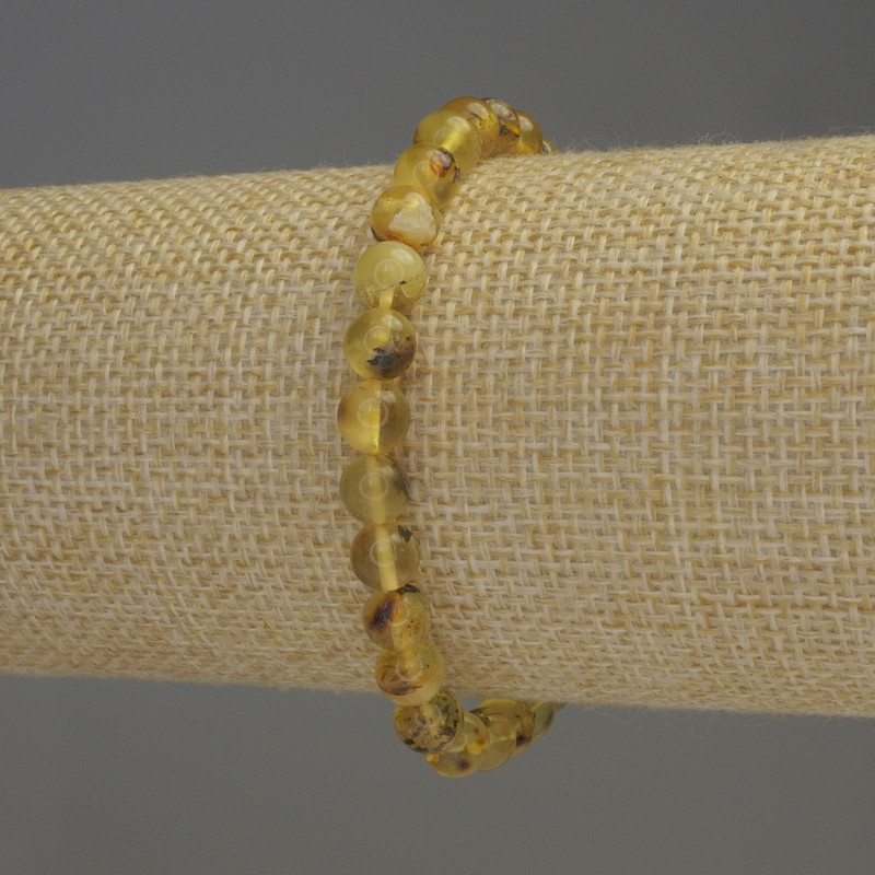 Brățară cu chihlimbar, mărgele netede, diametru 6–6,5 mm, lungime 18 cm, pe elastic