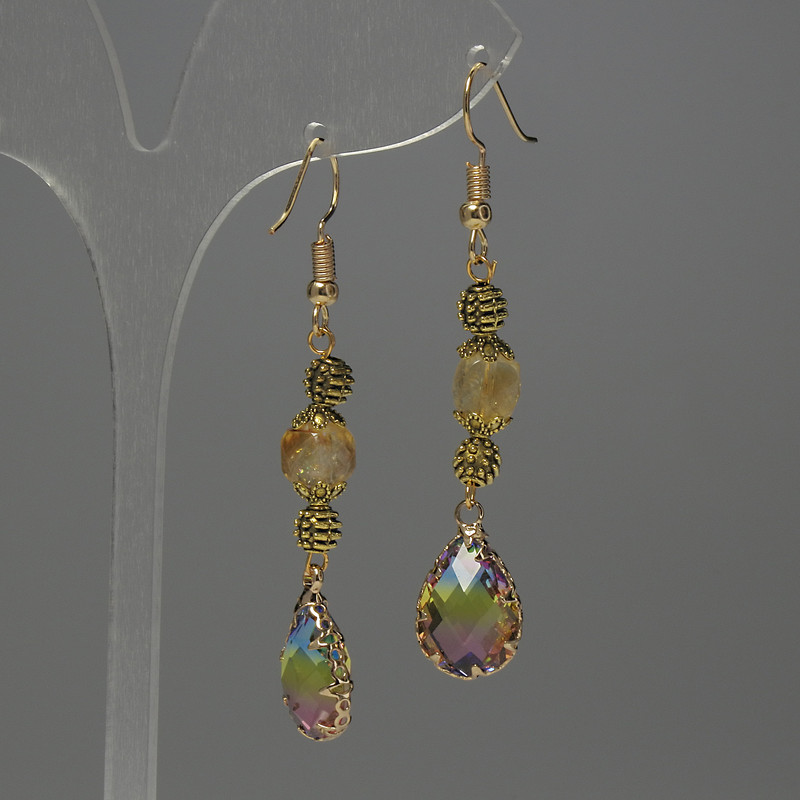 Cercei din citrin cub facetat, diametrul 7 mm +/- cristal în montură 14x10 mm +/-, lungime 58 mm +/-