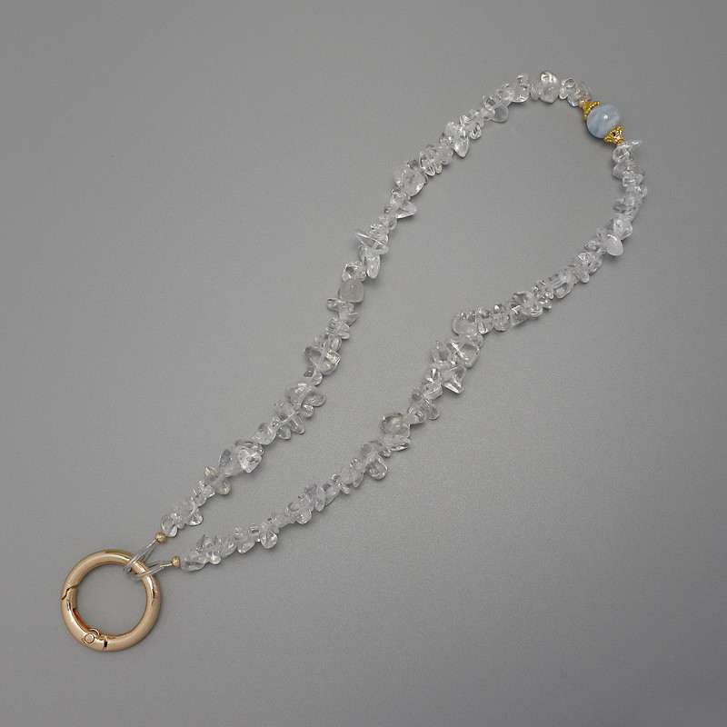 Breloc pentru chei din cristal de munte – fragmente 4–8×2–5 mm ±, inel, diametrul 24 mm ±, lungime 22 cm ±