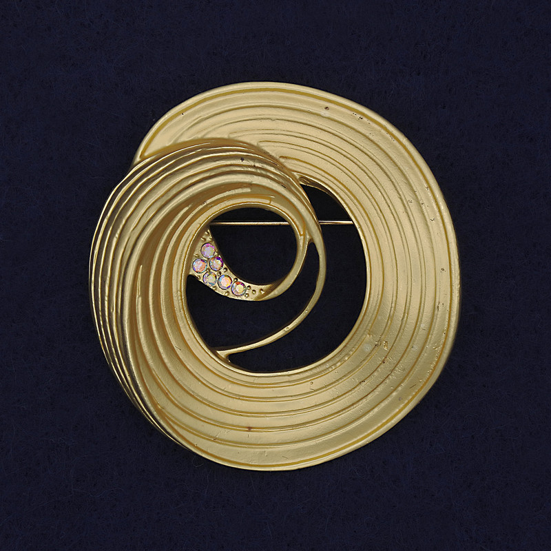 Broșă Accent, culoare aurie perlată, strasuri irizate aurii, metal auriu, 48×45 mm+