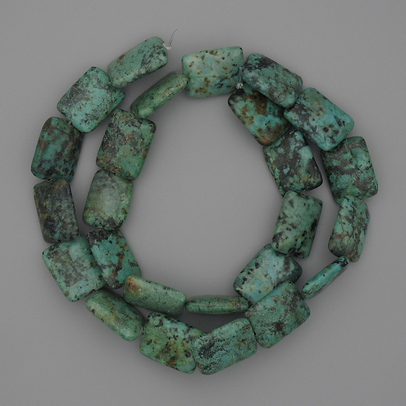 Mărgele din turcoaz african, dreptunghiulare, dimensiuni 15–18×12 mm, pe fir, lungime 40 cm +