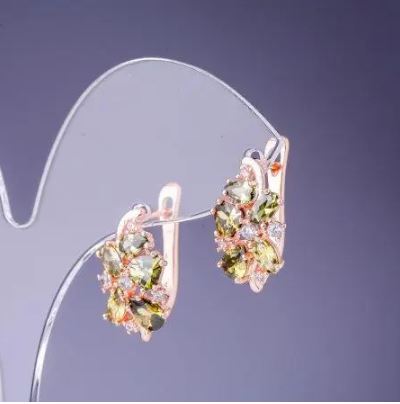 Сережки з зеленими кристалами 19х10мм золотистий метал