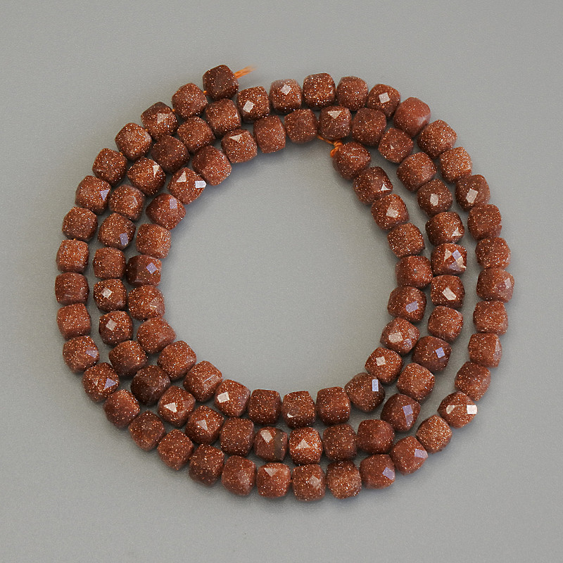 Mărgele din aventurin „Nisip auriu” cuburi tăiate, diametru 4x4 mm, lungime aproximativă 39 cm, pe șnur