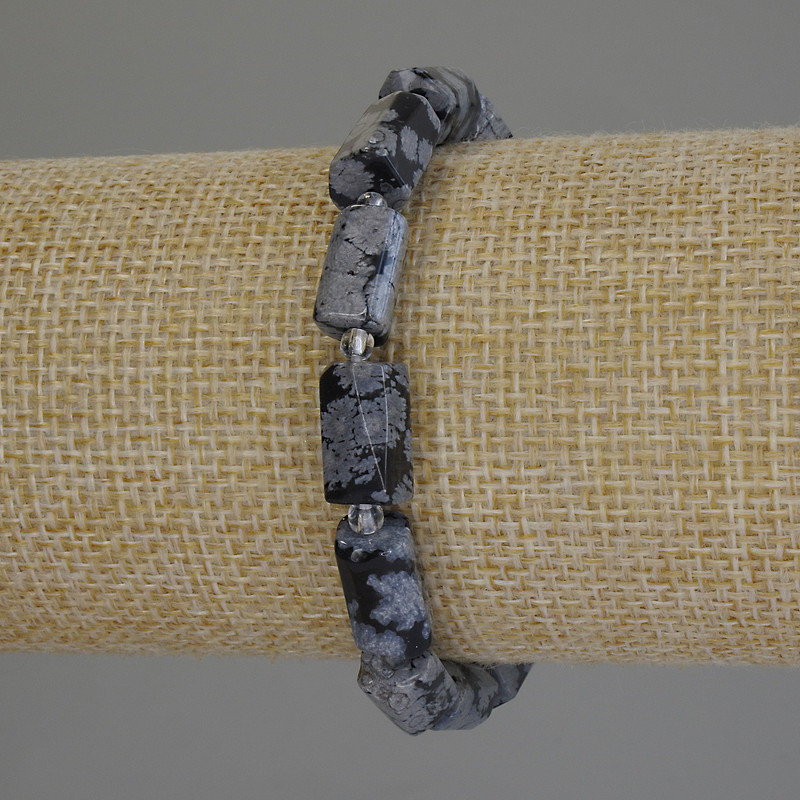 Brățară din obsidian de zăpadă «Lacrimi de Apache» – tăietură prelucrată, diametrul 12×7 mm ±, mărgele 3 mm ±, lungime 18 cm ±, șnur elastic