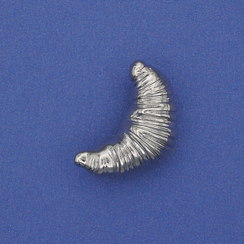 Broșă Croissant metal argintiu 24×13mm+
