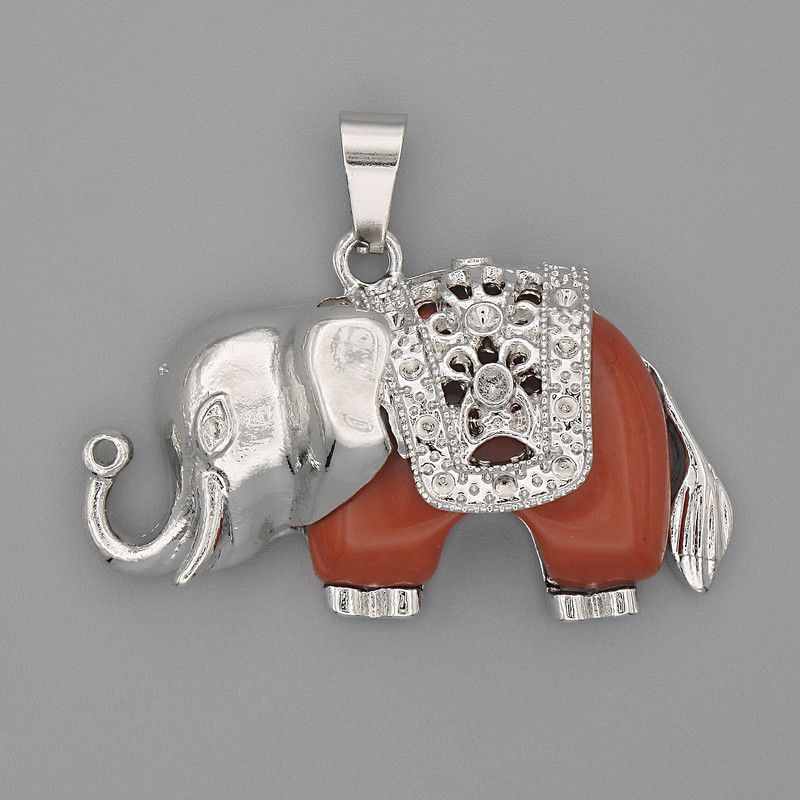 Pandantiv cu Elefant din jasper roșu, 39×34 mm, metal argintiu