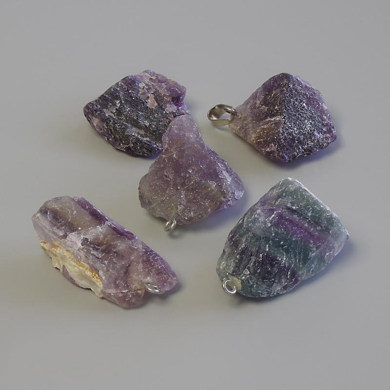 Pandantiv fluorit natural, piatră neprelucrată, diametrul 37-50×18-33 mm, mărime asortată