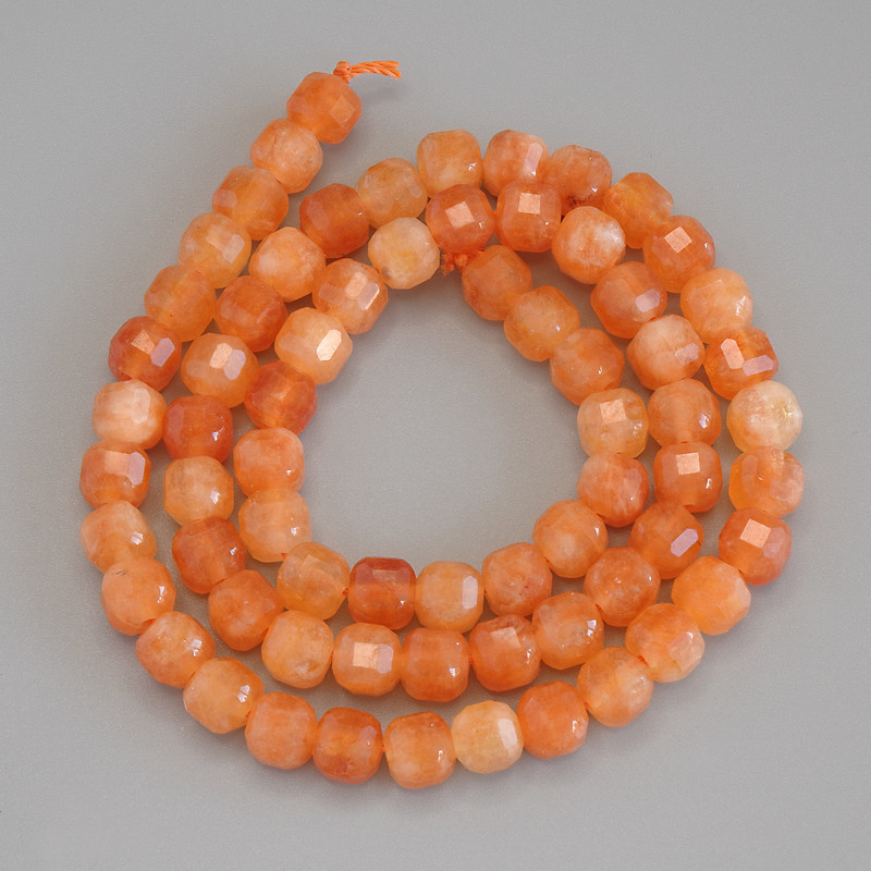 Mărgele de nefrit Mashan, cuburi tăiate, diametrul 6×6 mm ±, pe șnur, lungime 40 cm+