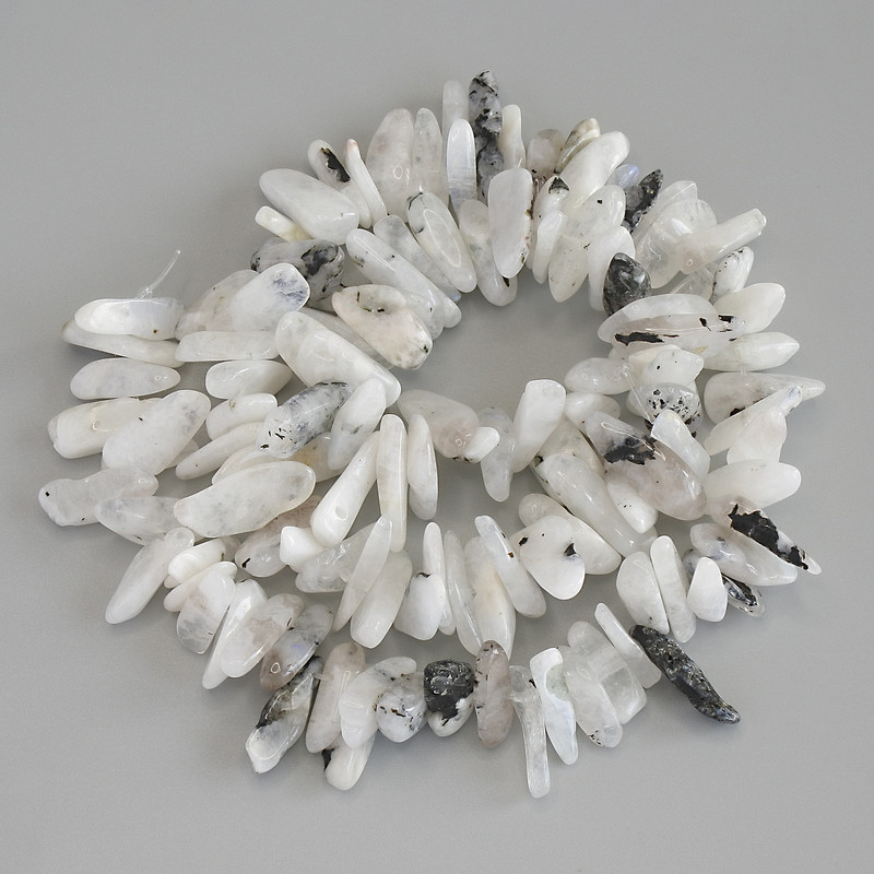 Mărgele de adulariu fragmente, diametru 12–15×3–5 mm, pe șnur 39 cm